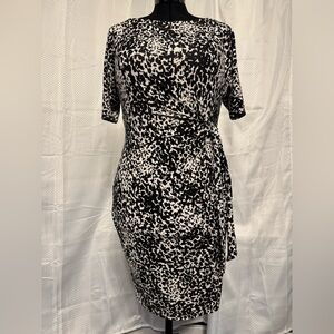 Ann Taylor Black and White Patterned Dress. Size Petite Medium